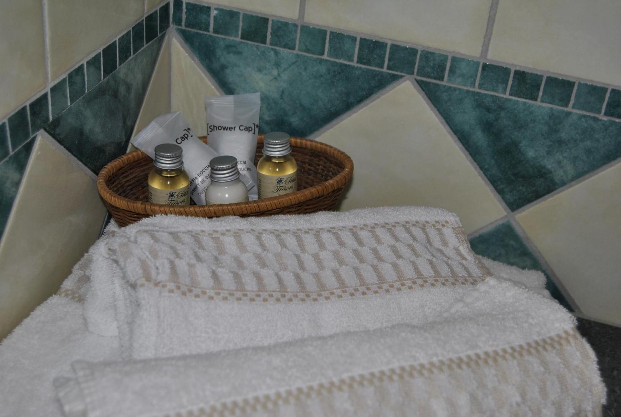 גרסוני-סן-ג'אן Villa Fridau Resort חדר תמונה